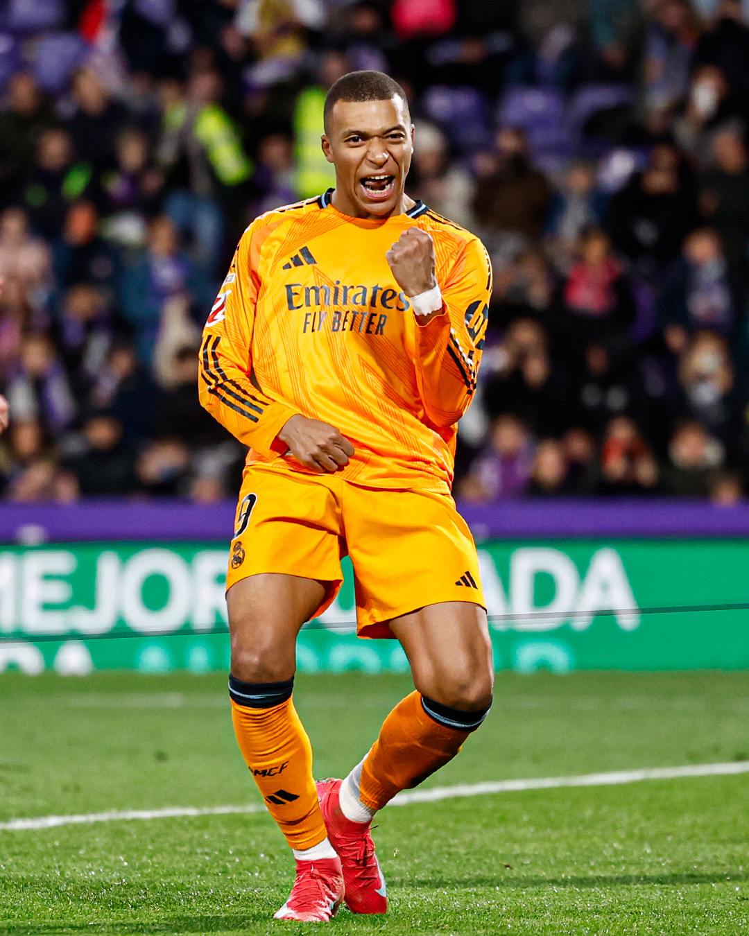 包含克罗地亚鏖战莱比锡红牛，姆巴佩完成帽子戏法的词条