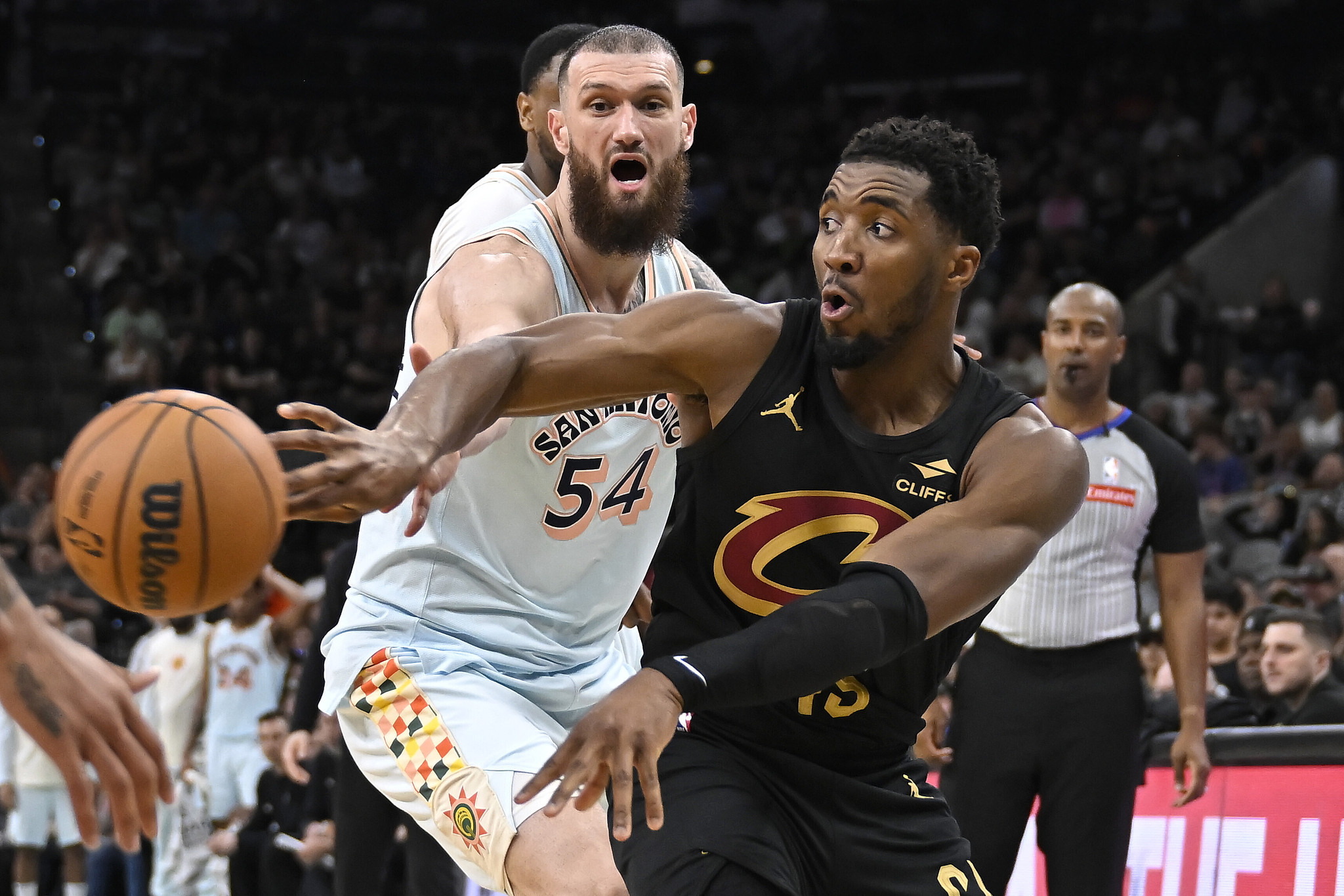 PG电子线上登入-关于鹈鹕绝杀雄鹿B队，米切尔打破历史纪录的信息