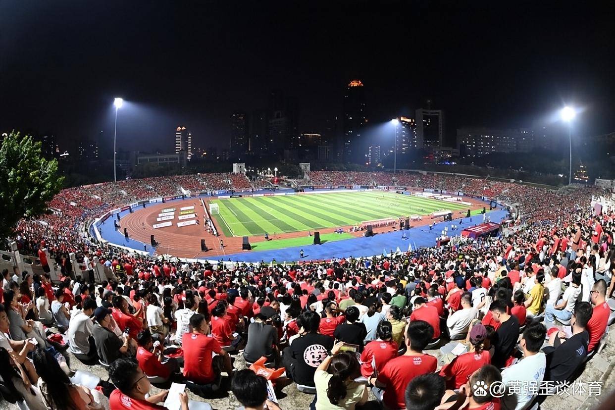 联赛临时更换球场，球迷纷纷表示期待