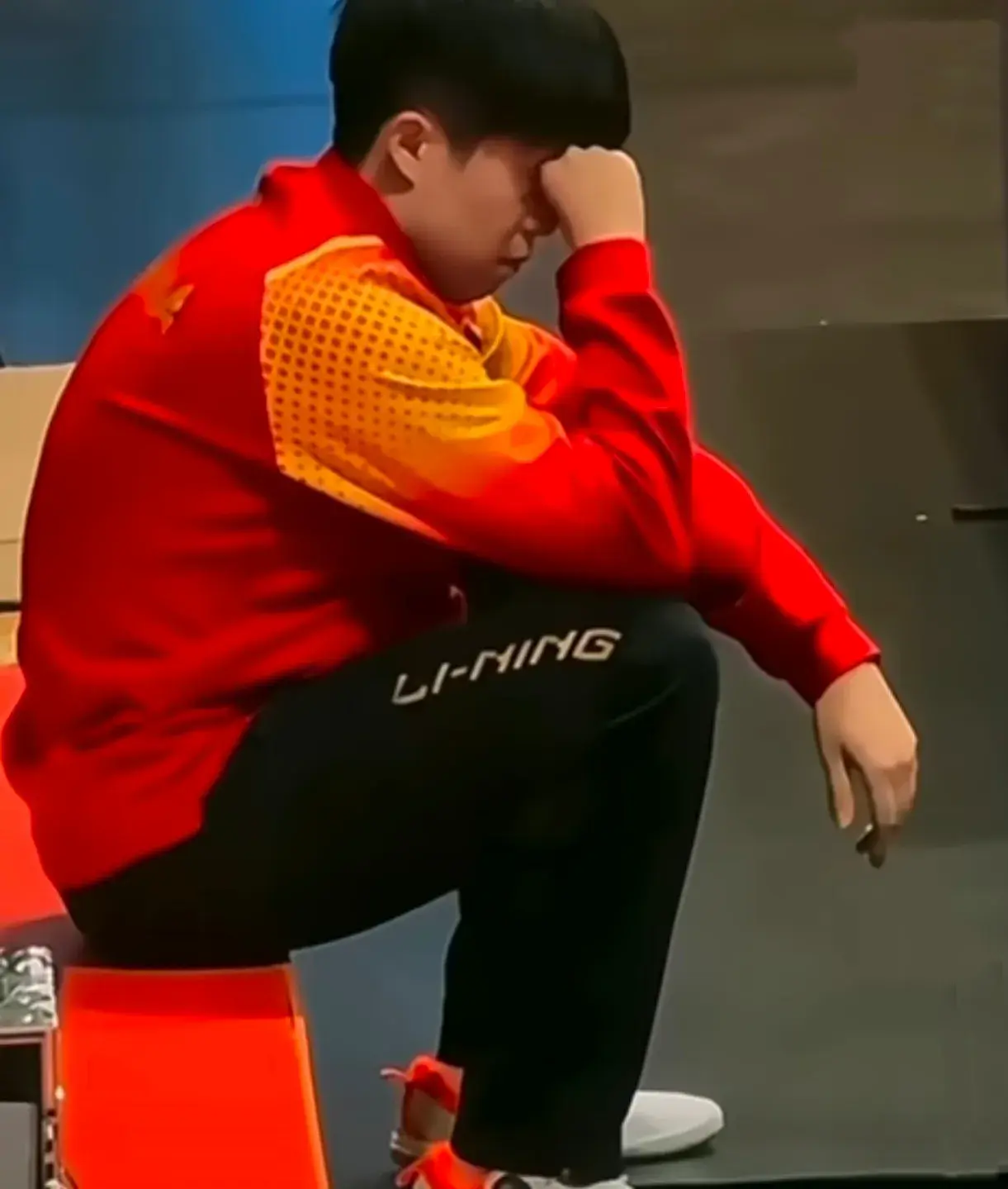 关于球员因逆天表现打破紧张气氛的信息