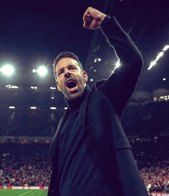 莱斯特城队在比赛中取得胜利，赢得胜利