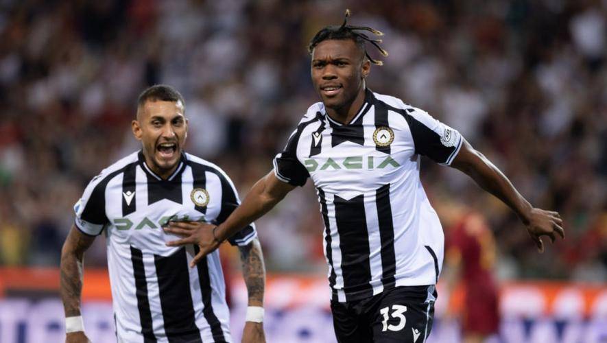 包含乌迪内斯客场大胜，球队士气高涨的词条