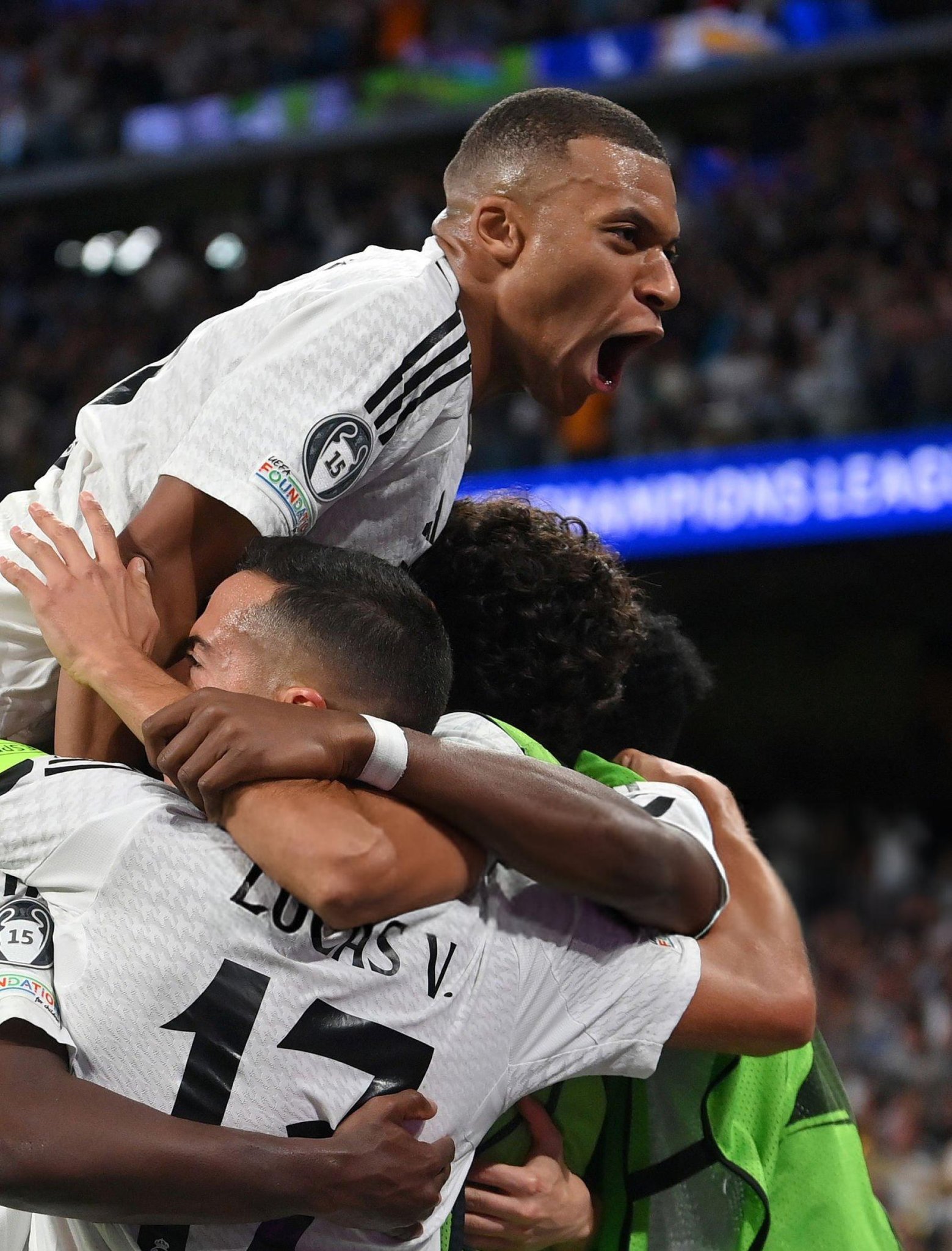 包含逆向追击：球队在比赛中顽强反击逆转胜利的词条