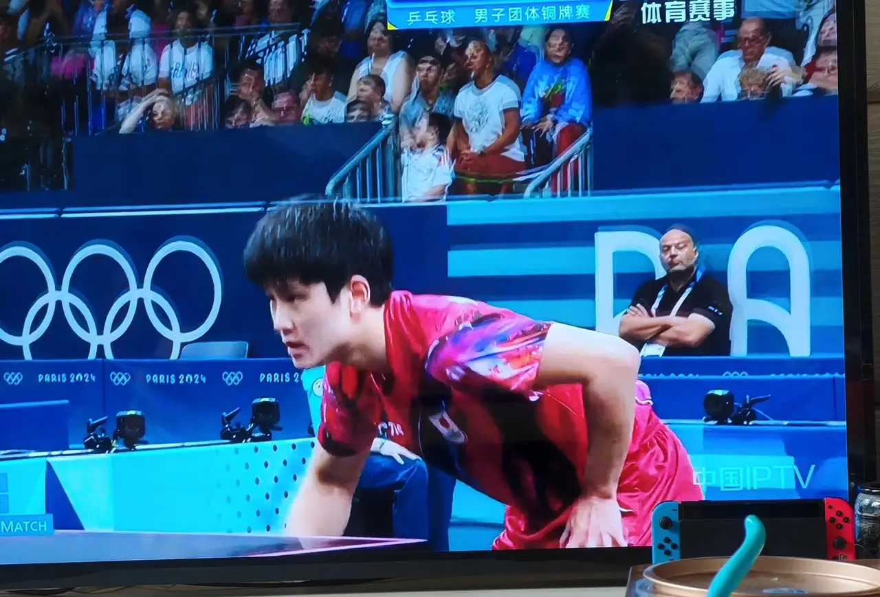 包含法国乒乓球队爆冷瑞典乒乓球队，张本智和统治全场的词条