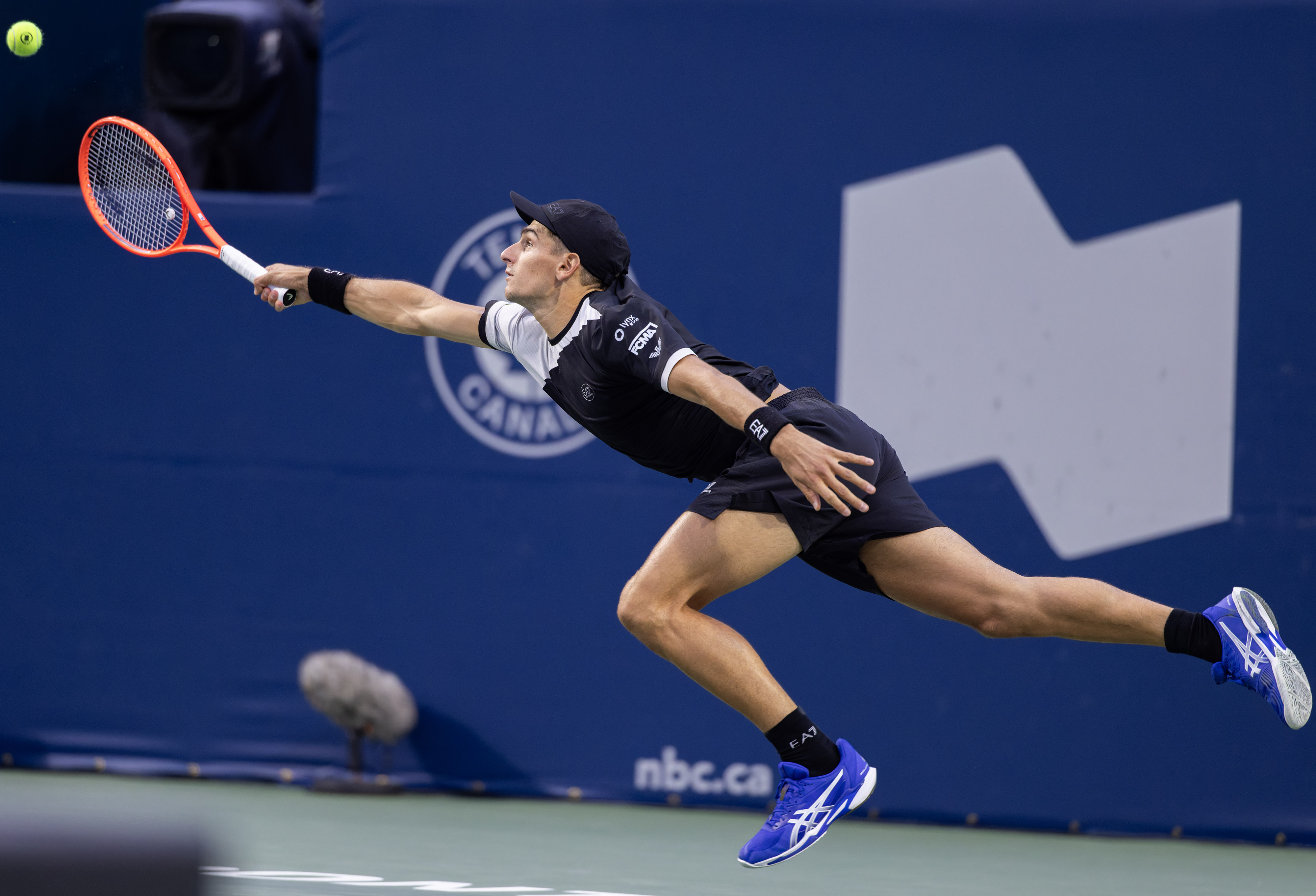 PG游戏下载-英国网球队完胜澳大利亚网球队，兹维列夫关键制胜的简单介绍