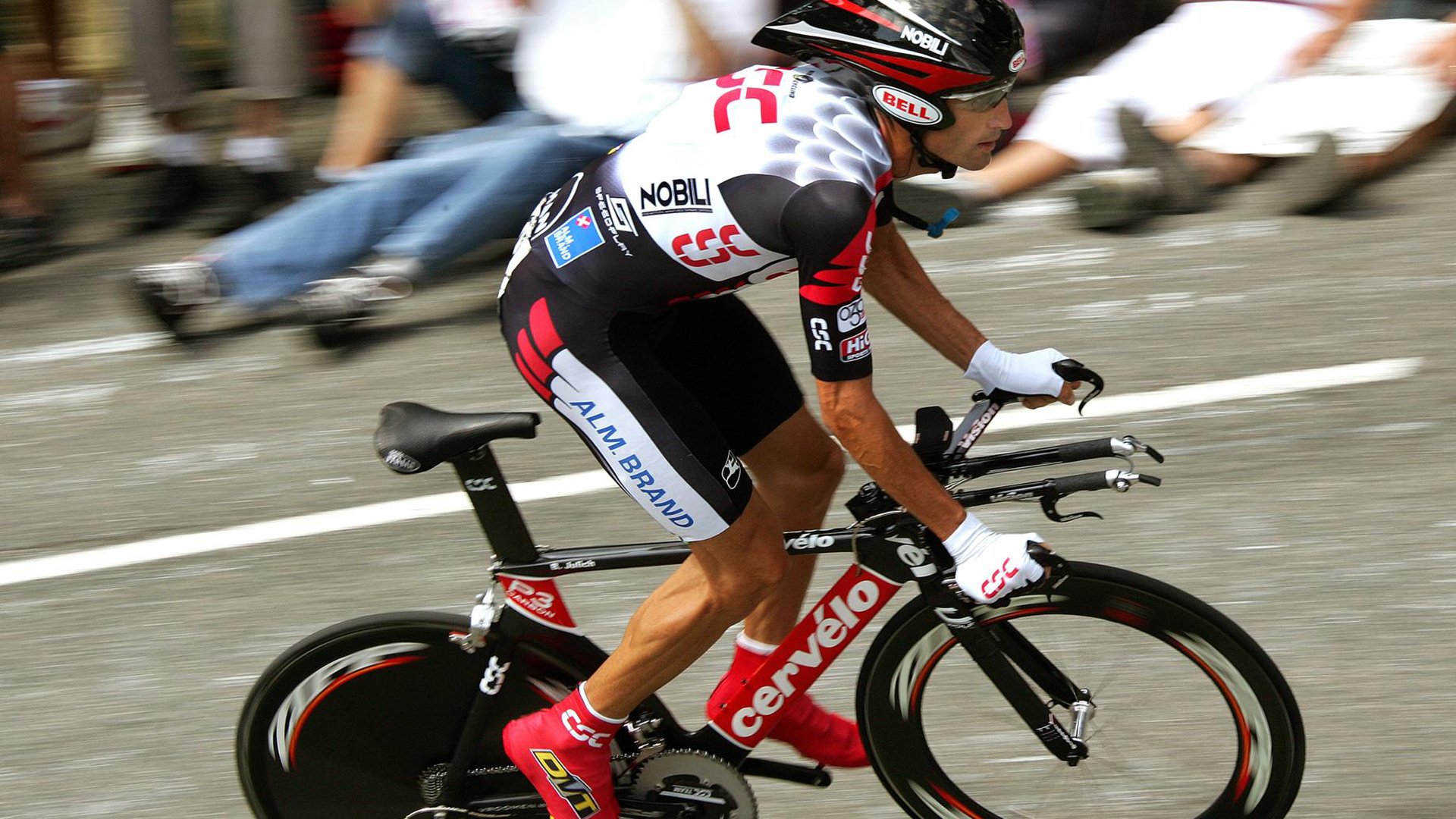 赛道与球场,当米切尔的F1争冠引擎,遇见热火防守的终极密码