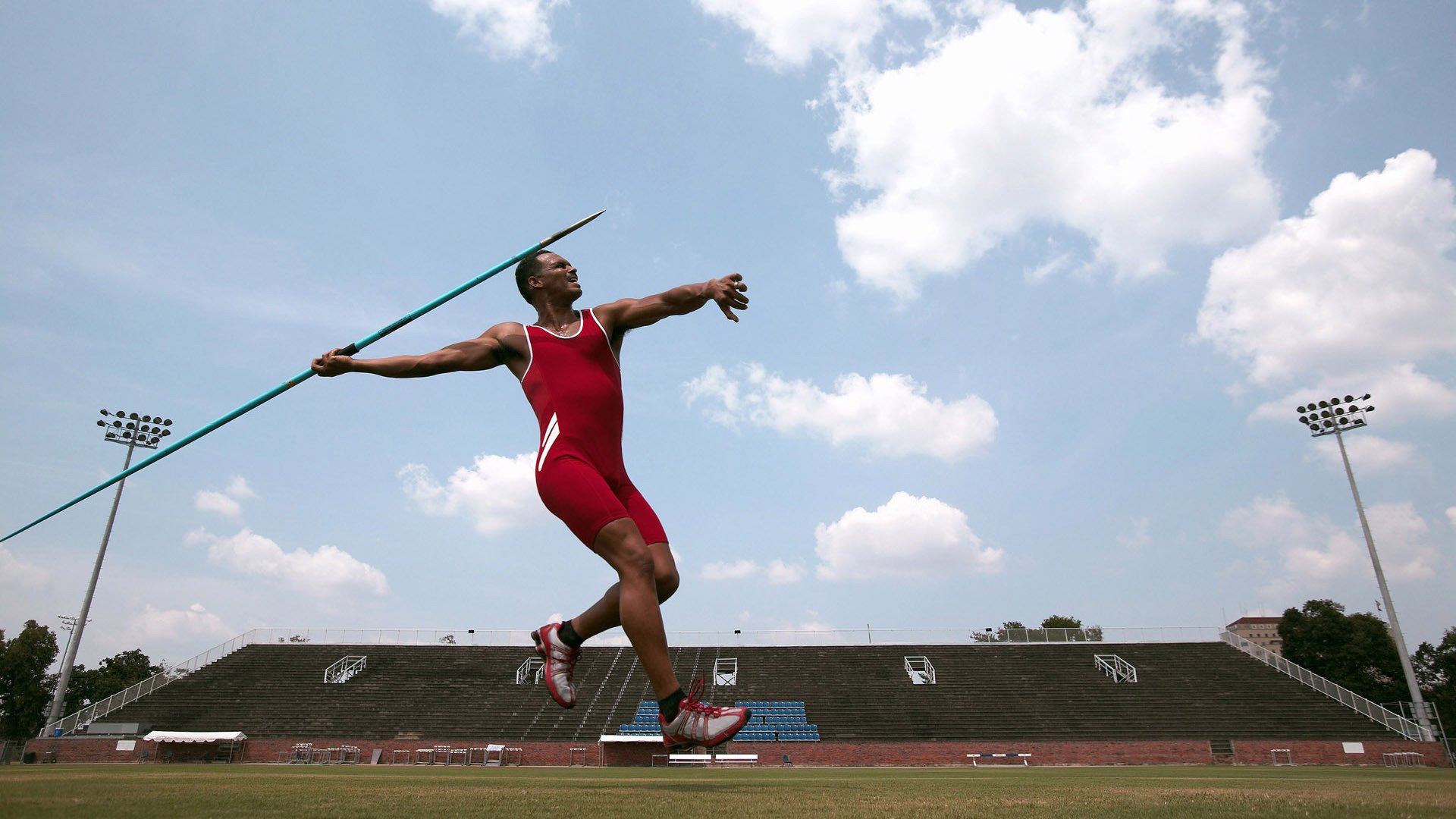 温网鏖战法网，鲁德点燃赛场，一场跨越红土与草地的史诗对决